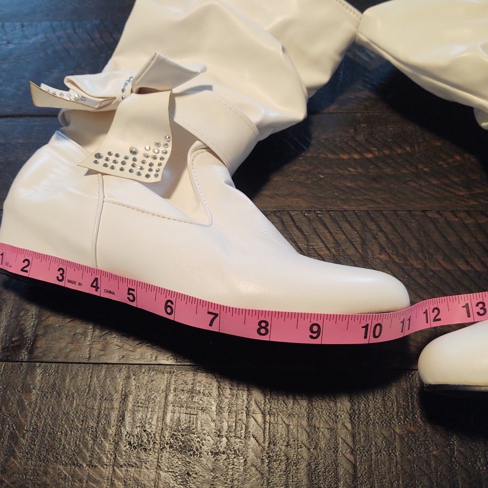 White Boots size 10.5-11 us womens